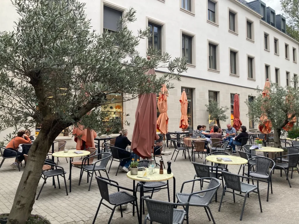 德國 海德堡 Cocktail-Café Regie 餐廳戶外座位區