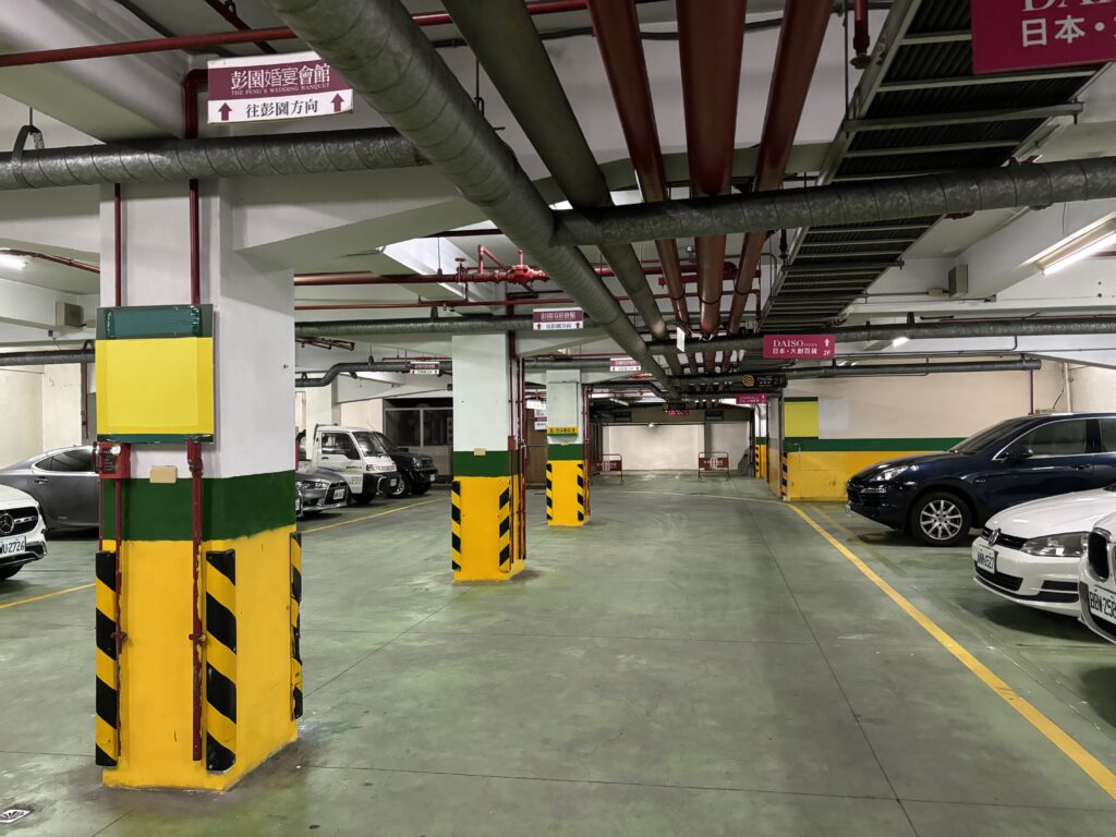 三重彭園婚宴會館停車場