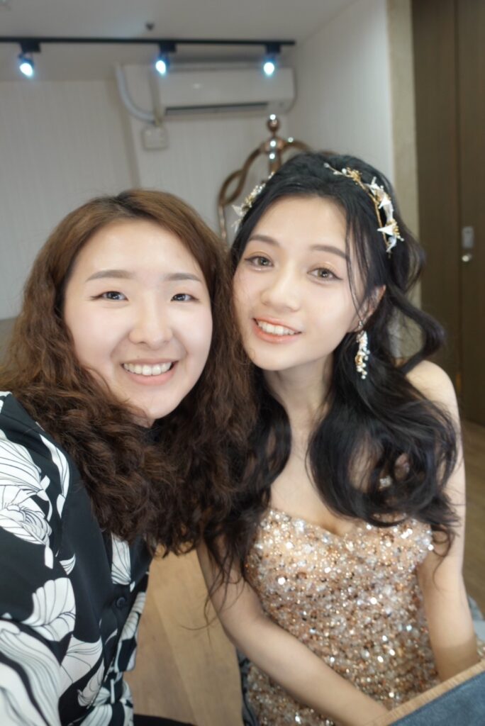 婚宴當天的送客造型，與新秘老師Crystal的合照