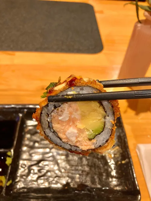 Choa Restaurant Crunchy salmon 炸鮭魚花壽司